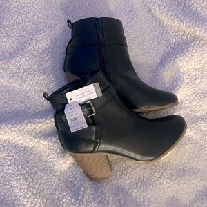 Time and True black ankle boots sz 8.5
